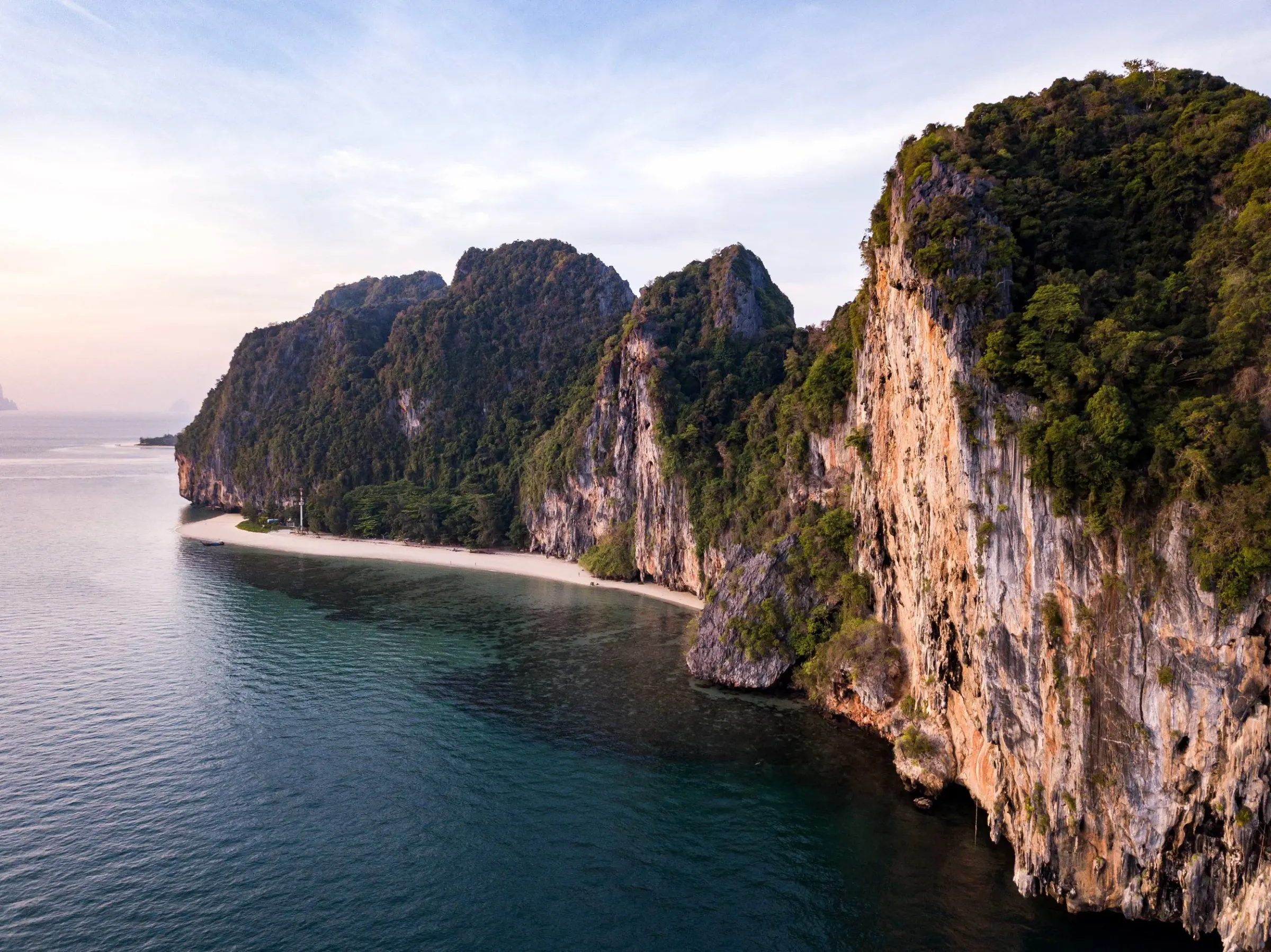 Aidan_Lincoln_Fowler_Drone_Aerial_Photography_Thailand_Koh_Lao_Liang